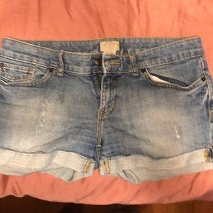 Gap Jeans light blue slightly distressed short shorts
